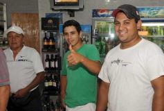 Foto de la galería: Norte y Sur, Con clientes y amigos