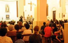 Foto de la galería: A un mes. Todos con las familias