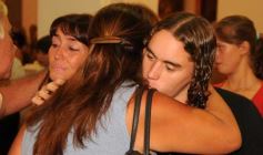 Foto de la galería: A un mes. Todos con las familias