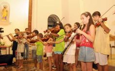 Foto de la galería: A un mes. Todos con las familias