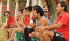 Foto de la galería: Brown 3-Vicov 0