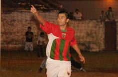 Foto de la galería: Brown 3-Vicov 0