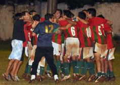 Foto de la galería: Brown 3-Vicov 0