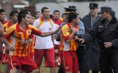 Foto de la galería: Brown 2-Sarmiento 0, con final lamentable.-