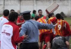 Foto de la galería: Brown 2-Sarmiento 0, con final lamentable.-