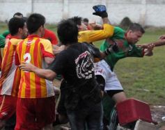 Foto de la galería: Brown 2-Sarmiento 0, con final lamentable.-