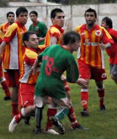 Foto de la galería: Brown 2-Sarmiento 0, con final lamentable.-