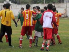 Foto de la galería: Brown 2-Sarmiento 0, con final lamentable.-
