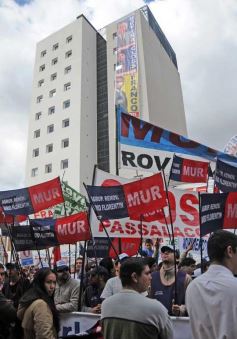 Foto de la galería: Nuevo Edificio y Discurso del Gobernador