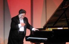 Foto de la galería: Bruno Gelber en el Teatro Lírico de Posadas