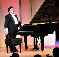 Foto de la galería: Bruno Gelber en el Teatro Lírico de Posadas