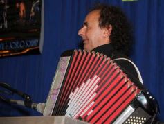 Foto de la galería: Somos Agua: Joselo Shuap, Julian Zini, Mario Bofill