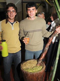 Foto de la galería: 80, Años de la estación experimental de Cerro Azul.-