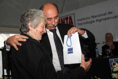 Foto de la galería: 80, Años de la estación experimental de Cerro Azul.-