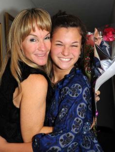 Foto de la galería: Cristina Laszeski, con amigas