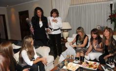 Foto de la galería: Cristina Laszeski, con amigas