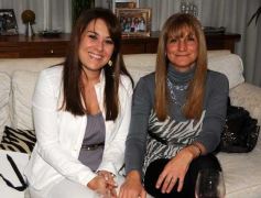 Foto de la galería: Cristina Laszeski, con amigas