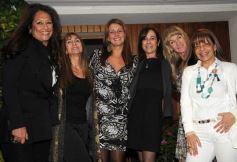 Foto de la galería: Cristina Laszeski, con amigas