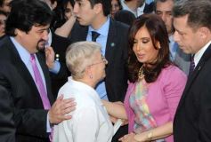 Foto de la galería: Jueves día y noche