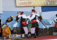 Foto de la galería: Jueves día y noche