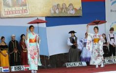 Foto de la galería: Jueves día y noche