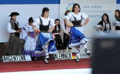 Foto de la galería: Jueves día y noche