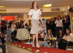 Sixto Fotografías. Sociedad. Posadas Plaza Shopping - Desfile de modas