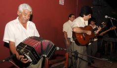 Sixto Fotografías. Sociedad. Tauro Bar - Peña-Miercoles 11