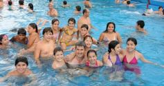 Sixto Fotografías. Sociedad. Piletas - Pileta en Familias