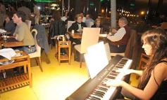 Sixto Fotografías. Sociedad. Abril aniversario - Irina Morillo en vivo