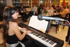 Sixto Fotografías. Sociedad. Posadas Plaza Shopping - Noche de Jueves en Primo Piano, Resto-Bar