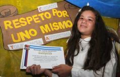 Foto de la galería: Entrega de diplomas a los abanderados y sus escoltas de las escuelas primarias de Posadas