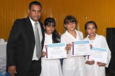 Foto de la galería: Entrega de diplomas a los abanderados y sus escoltas de las escuelas primarias de Posadas