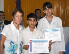 Foto de la galería: Entrega de diplomas a los abanderados y sus escoltas de las escuelas primarias de Posadas