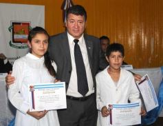 Foto de la galería: Entrega de diplomas a los abanderados y sus escoltas de las escuelas primarias de Posadas