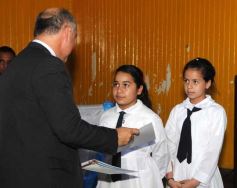 Foto de la galería: Entrega de diplomas a los abanderados y sus escoltas de las escuelas primarias de Posadas