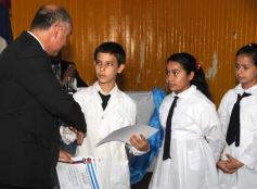 Foto de la galería: Entrega de diplomas a los abanderados y sus escoltas de las escuelas primarias de Posadas
