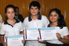 Foto de la galería: Entrega de diplomas a los abanderados y sus escoltas de las escuelas primarias de Posadas