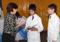 Foto de la galería: Entrega de diplomas a los abanderados y sus escoltas de las escuelas primarias de Posadas