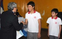 Foto de la galería: Entrega de diplomas a los abanderados y sus escoltas de las escuelas primarias de Posadas