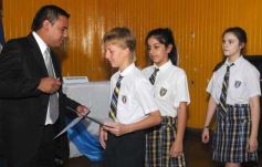 Foto de la galería: Entrega de diplomas a los abanderados y sus escoltas de las escuelas primarias de Posadas