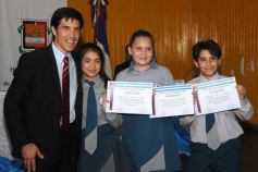 Foto de la galería: Entrega de diplomas a los abanderados y sus escoltas de las escuelas primarias de Posadas
