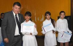 Foto de la galería: Entrega de diplomas a los abanderados y sus escoltas de las escuelas primarias de Posadas