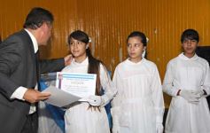 Foto de la galería: Entrega de diplomas a los abanderados y sus escoltas de las escuelas primarias de Posadas