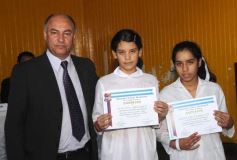Foto de la galería: Entrega de diplomas a los abanderados y sus escoltas de las escuelas primarias de Posadas