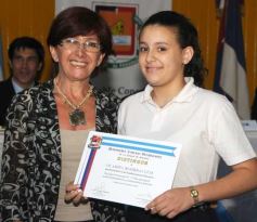 Foto de la galería: Entrega de diplomas a los abanderados y sus escoltas de las escuelas primarias de Posadas