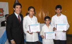 Foto de la galería: Entrega de diplomas a los abanderados y sus escoltas de las escuelas primarias de Posadas