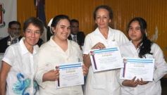 Foto de la galería: Entrega de diplomas a los abanderados y sus escoltas de las escuelas primarias de Posadas