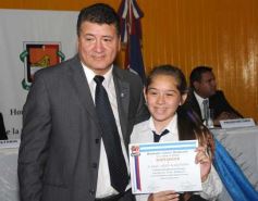 Foto de la galería: Entrega de diplomas a los abanderados y sus escoltas de las escuelas primarias de Posadas