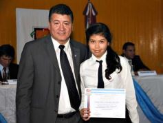 Foto de la galería: Entrega de diplomas a los abanderados y sus escoltas de las escuelas primarias de Posadas